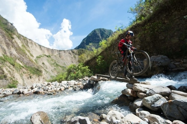 Tertarik buat traveling dengan gowes? Perhatikan hal berikut sebelum berangkat, bro!